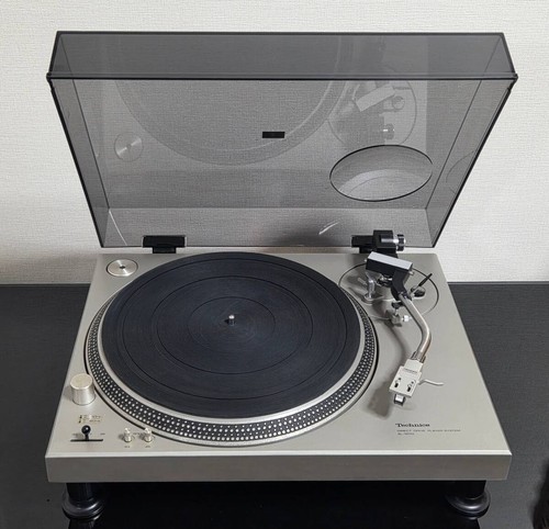 Technics 1200 turntable - technics,